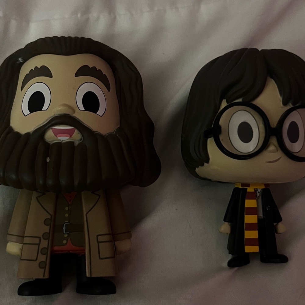 Harry Potter and Hagrid figures